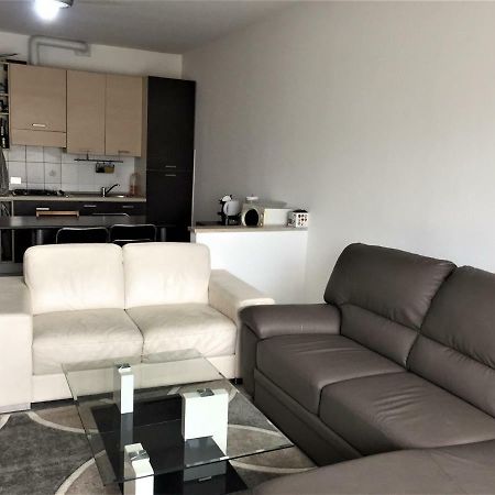 Leisure & Relaxing Apartment โกโม ภายนอก รูปภาพ